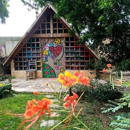 Kokrobite Gardens Restaurant And Guest House 外观 照片