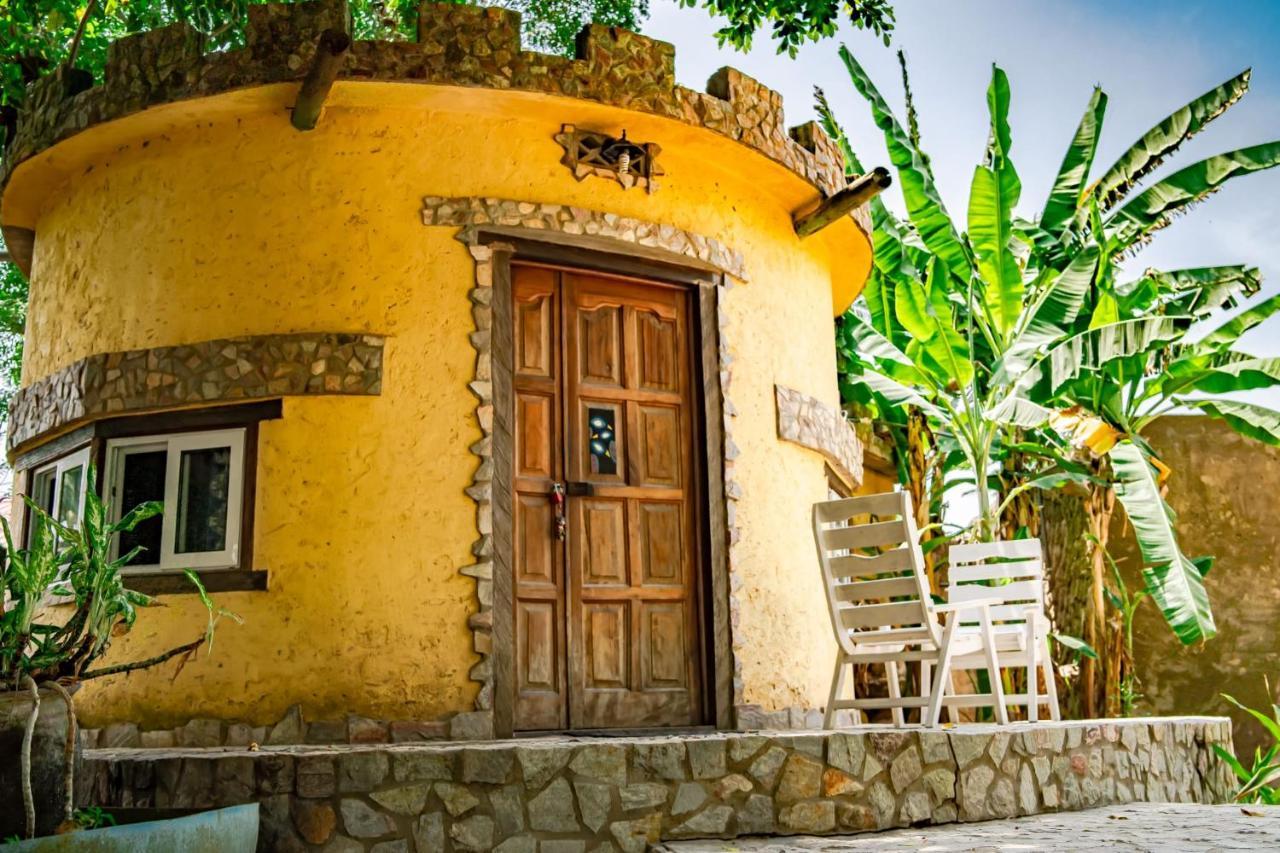 Kokrobite Gardens Restaurant And Guest House 外观 照片