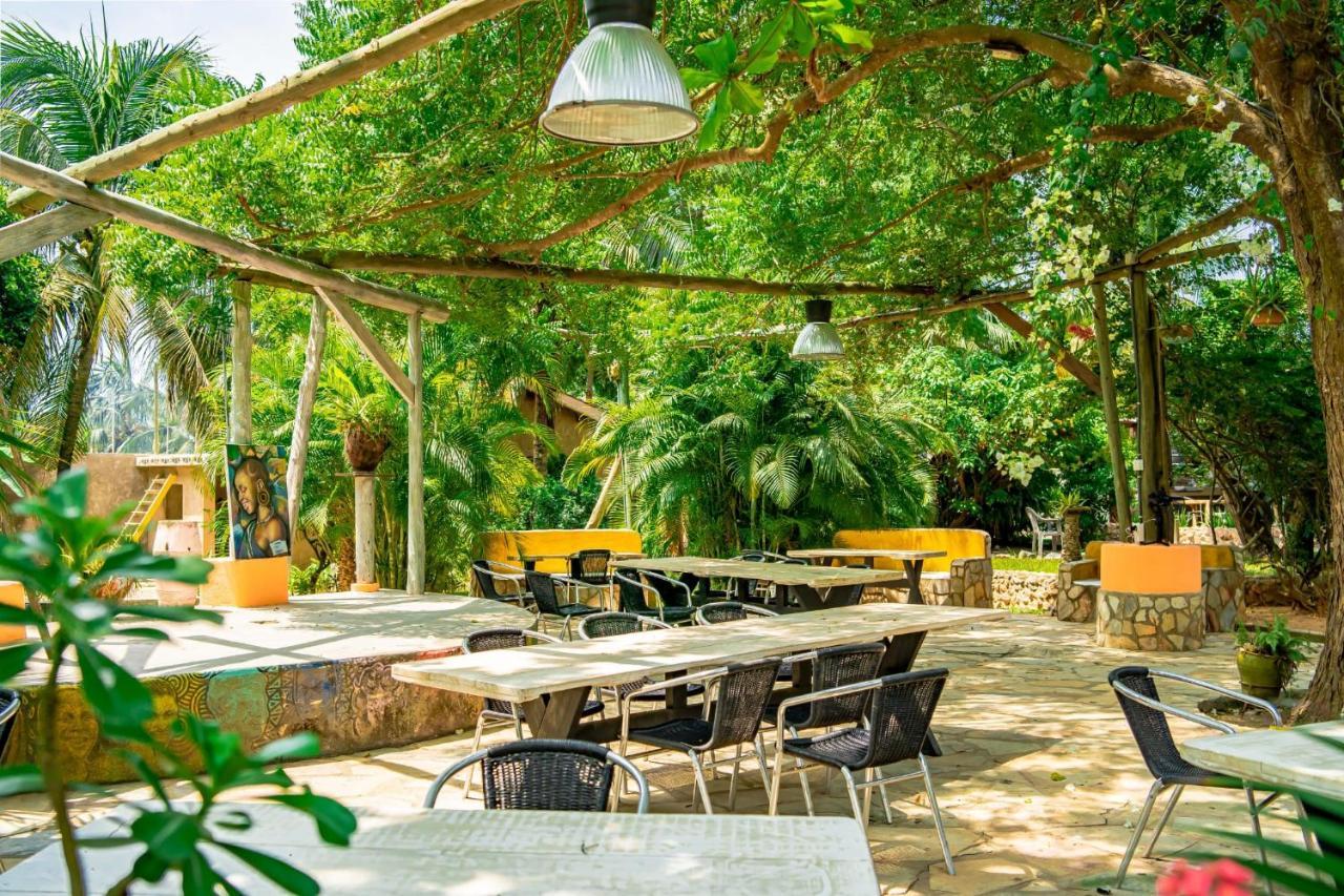 Kokrobite Gardens Restaurant And Guest House 外观 照片